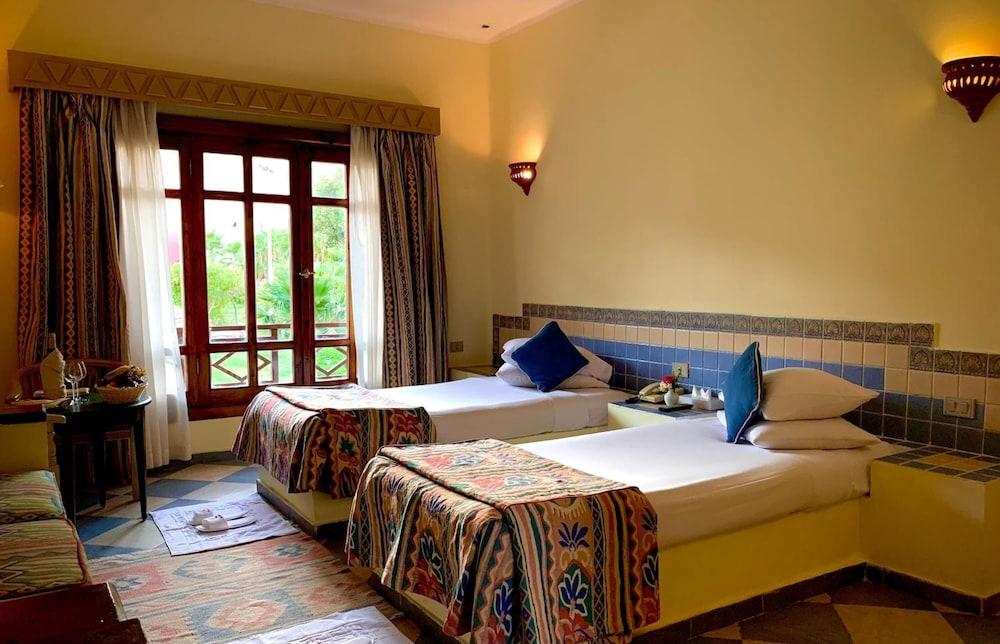 Tropitel Dahab Oasis Hotel Bagian luar foto