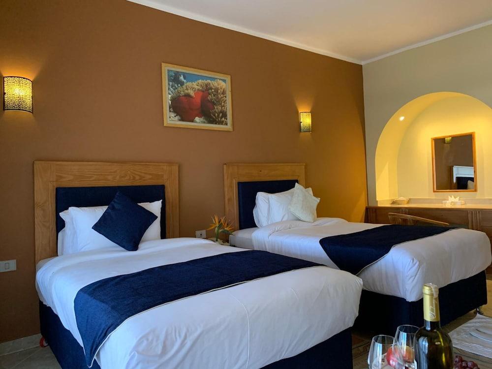 Tropitel Dahab Oasis Hotel Bagian luar foto