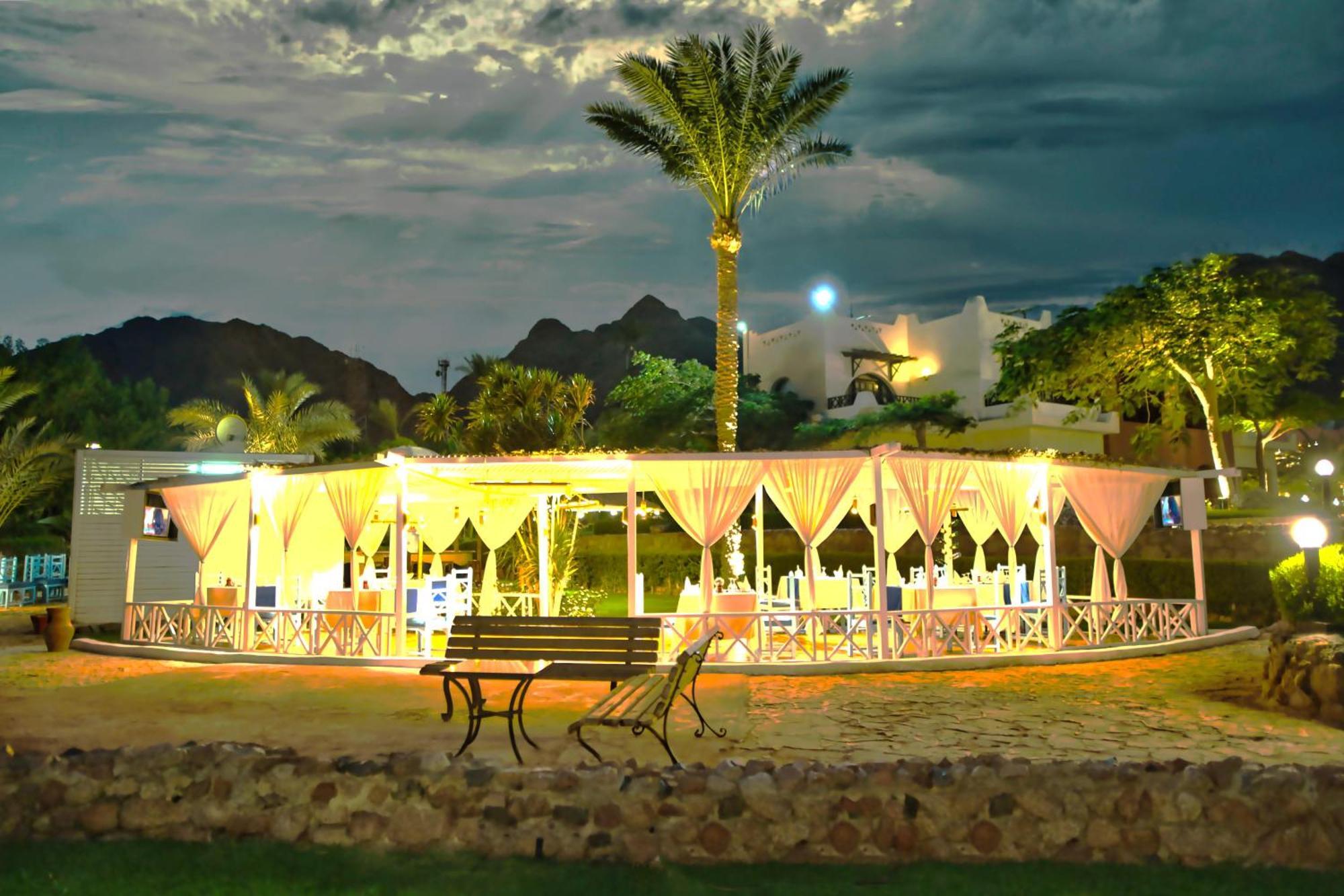 Tropitel Dahab Oasis Hotel Bagian luar foto