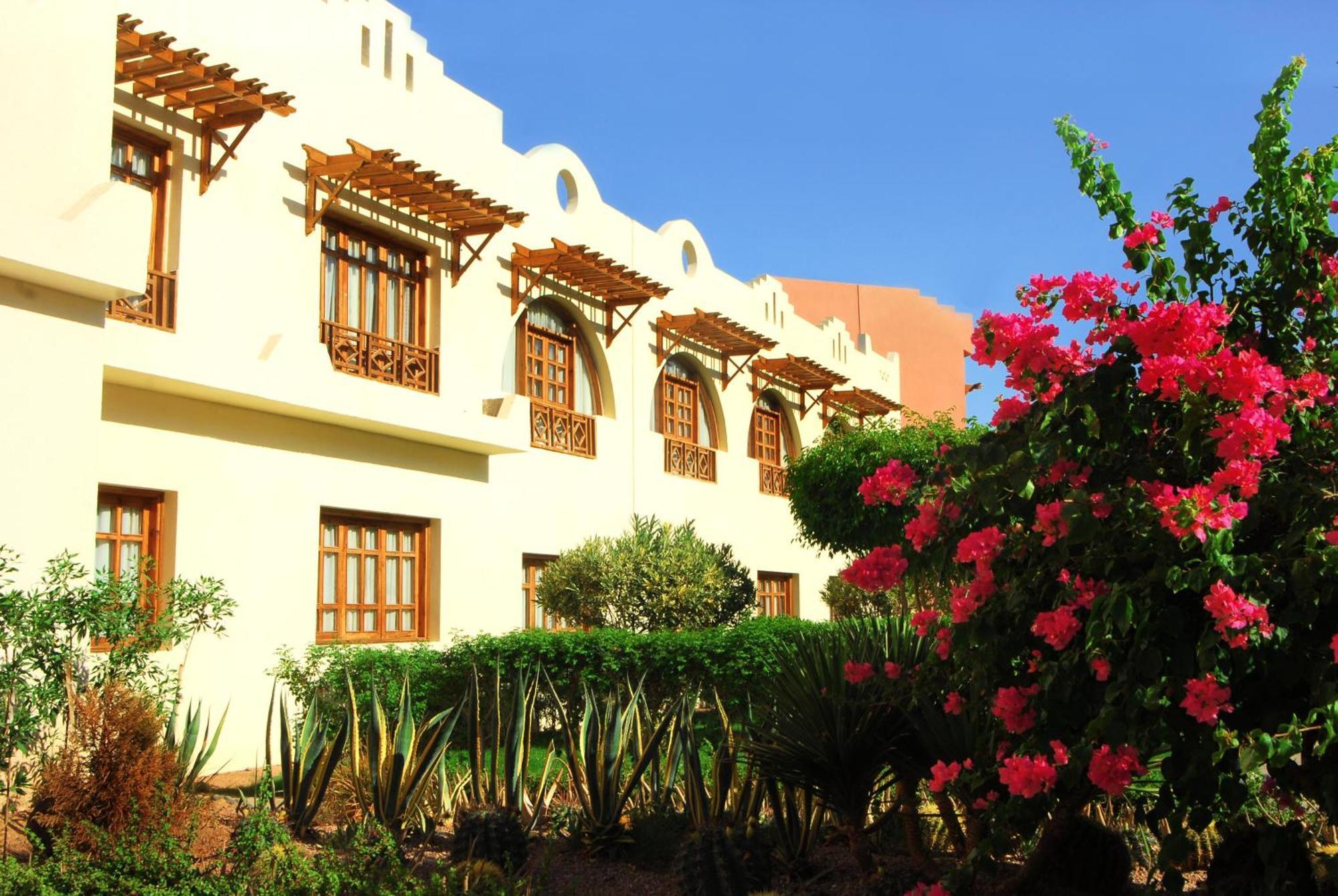 Tropitel Dahab Oasis Hotel Bagian luar foto