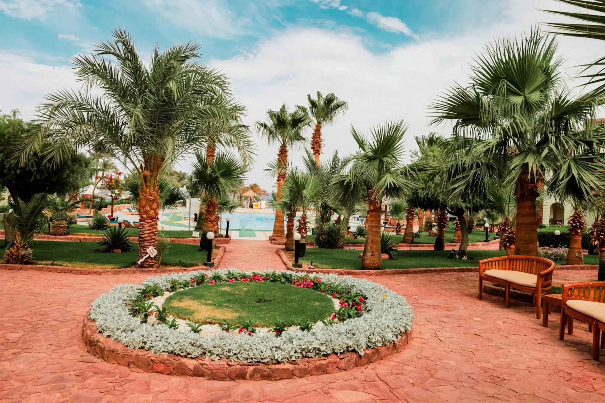 Tropitel Dahab Oasis Hotel Bagian luar foto